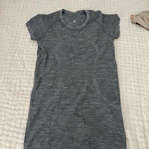 Lululemon grey top
